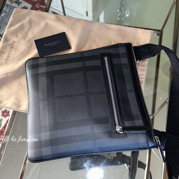Authentic Burberry messenger bag - Picture 7 of 16
